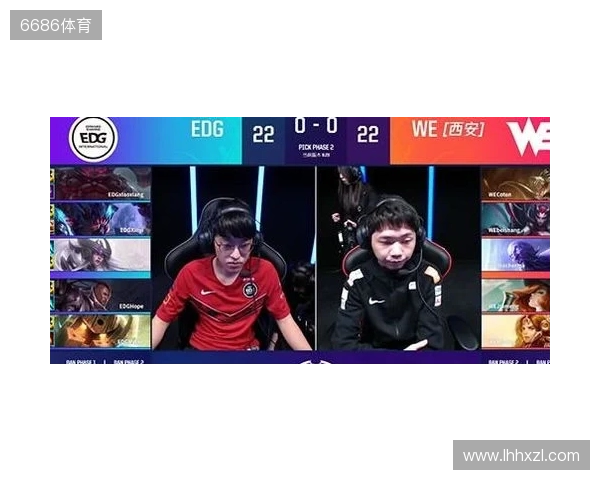 哥俩好！王钰栋评论蒯纪闻社媒 真帅兄弟；后者回复 你不在太孤单